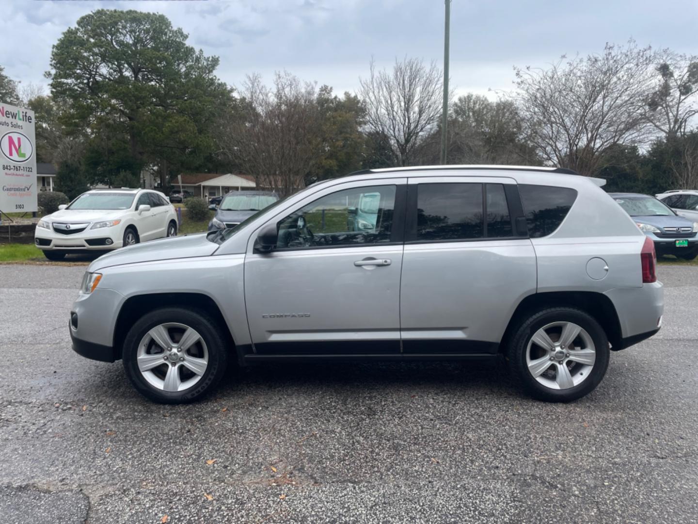 2012 SILVER JEEP COMPASS SPORT (1C4NJCBA8CD) with an 2.0L engine, Continuously Variable transmission, located at 5103 Dorchester Rd., Charleston, SC, 29418-5607, (843) 767-1122, 36.245171, -115.228050 - Spacious Interior with CD/AUX/AM/FM, Hands-free Phone, Power Windows, Power Locks, Power Windows, Power Mirrors, Keyless Entry, Alloy Wheels. Local Trade-in!! 108k miles Located at New Life Auto Sales! 2023 WINNER for Post & Courier's Charleston's Choice Pre-owned Car Dealer AND 2018-2024 Top 5 Fin - Photo#3